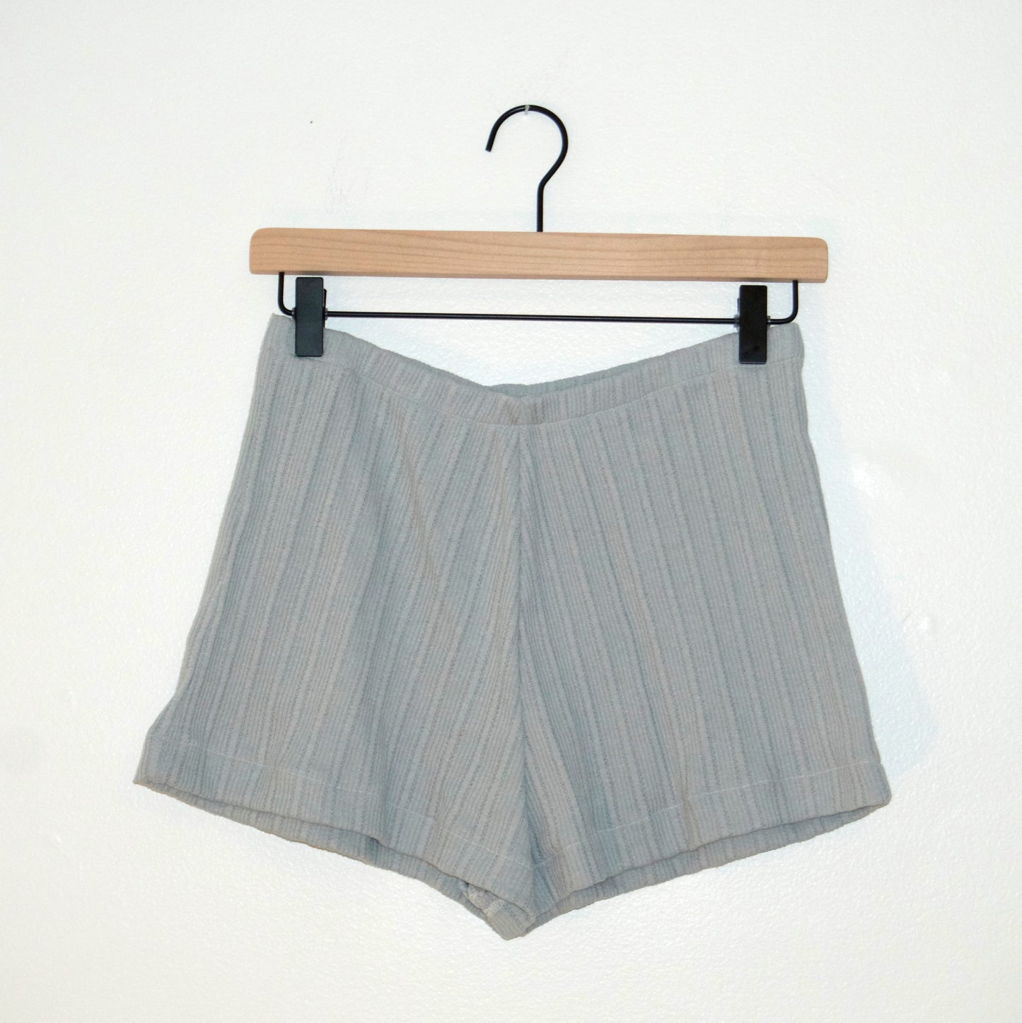 LIGHT GREY CHICA SHORTS