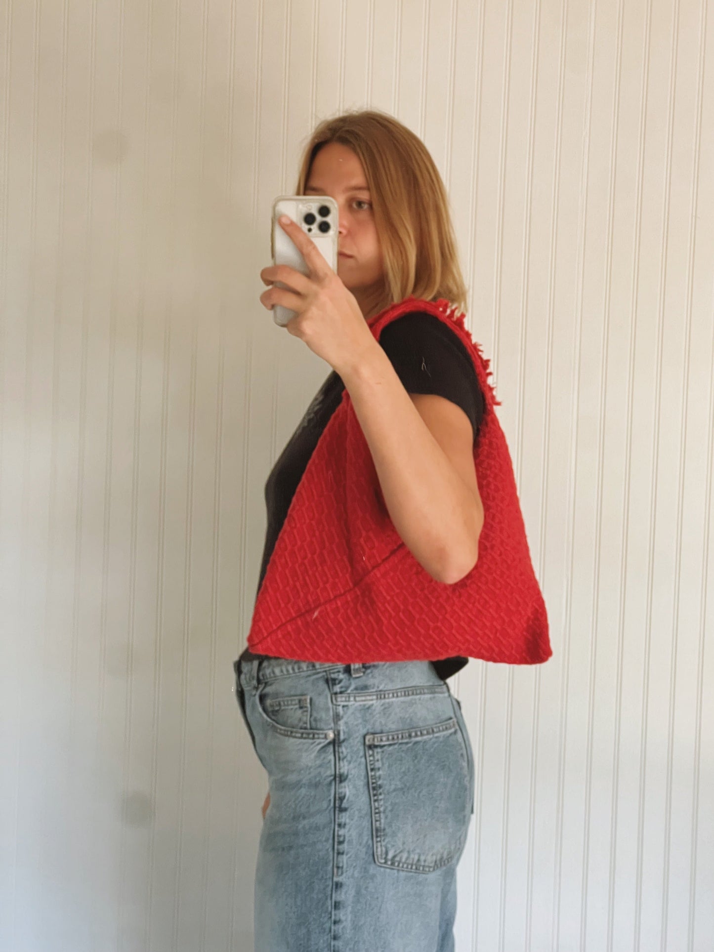 ORIGAMI TOTE IN FRAYED RED